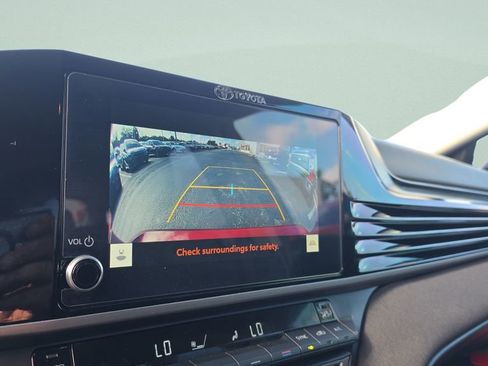 Used 2025 Toyota Camry LE FWD image 17