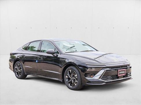 New 2025 Hyundai Sonata SEL image 3