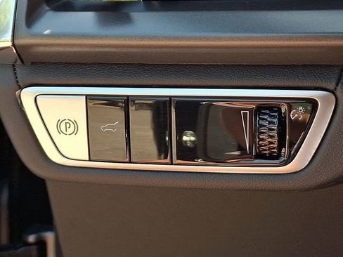 Certified 2026 Cadillac Vistiq Luxury AWD/4WD image 23