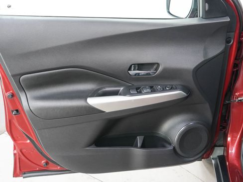 Used 2019 Nissan Kicks SR w/ SR Premium Package FWD image 19