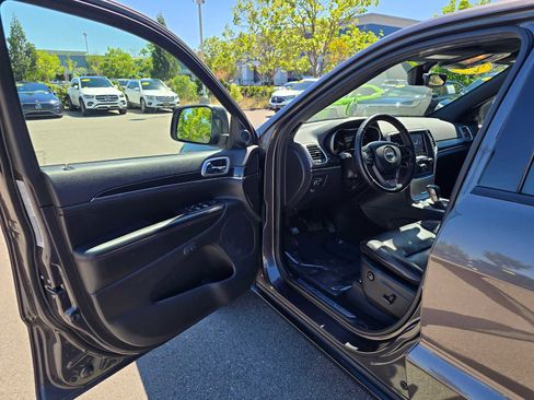 Used 2018 Jeep Grand Cherokee Trailhawk w/ Trailhawk Luxury Group AWD/4WD image 21