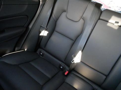 Used 2025 Volvo XC60 B5 Plus image 12