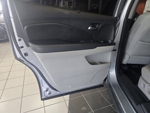 Used 2019 Honda Pilot Touring image 10