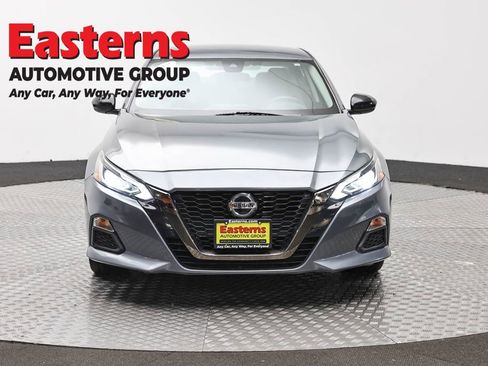 Used 2020 Nissan Altima 2.5 SR FWD image 2