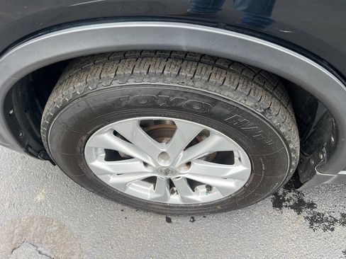 Used 2016 Nissan Rogue SV image 10