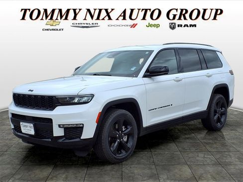 Used 2024 Jeep Grand Cherokee L Limited w/ Black Appearance Package AWD/4WD image 1