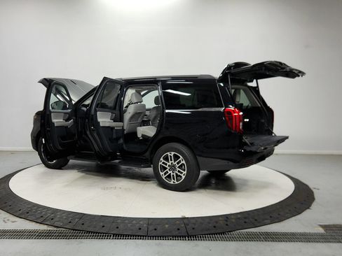 Used 2025 Ford Expedition Active RWD image 14