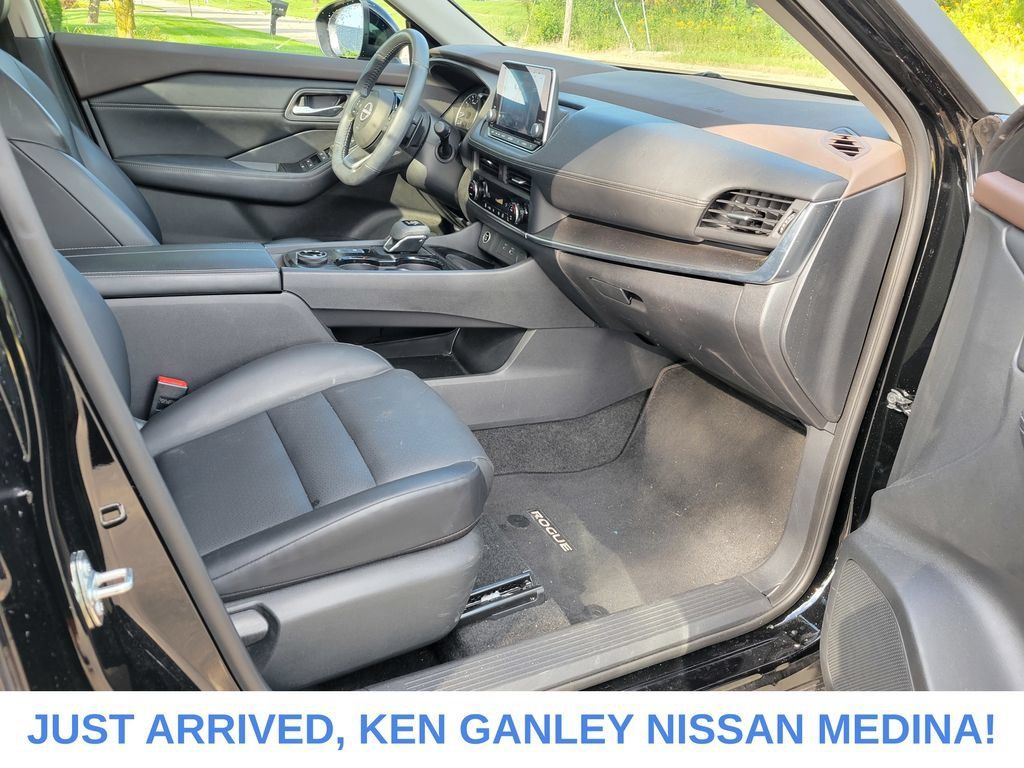 Certified 2023 Nissan Rogue SV w/ SV Premium B Package AWD/4WD image 23