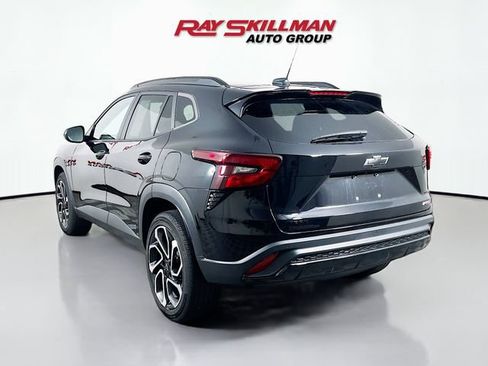 Used 2025 Chevrolet Trax RS w/ Sunroof Package FWD image 5