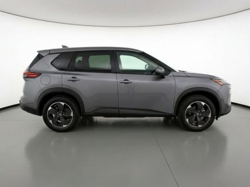 Used 2025 Nissan Rogue SV image 11