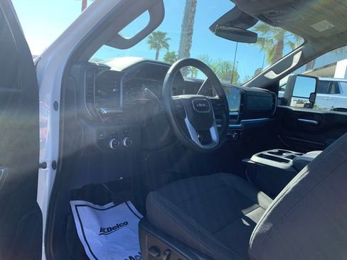 Used 2025 GMC Sierra 3500 SLE w/ SLE Convenience Package image 11