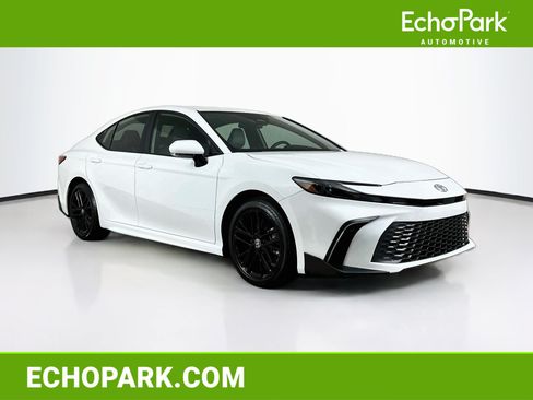 Used 2026 Toyota Camry SE FWD image 1