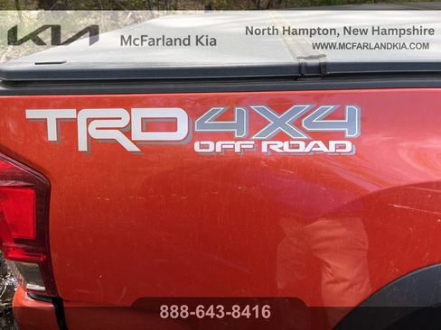 Used 2016 Toyota Tacoma TRD Off-Road w/ Premium & Technology Package AWD/4WD image 6