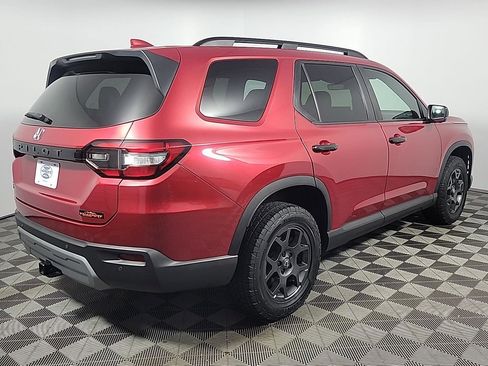 Certified 2023 Honda Pilot TrailSport image 4
