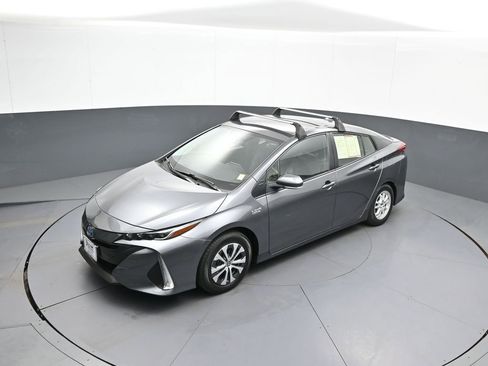 Certified 2022 Toyota Prius Prime XLE FWD image 33