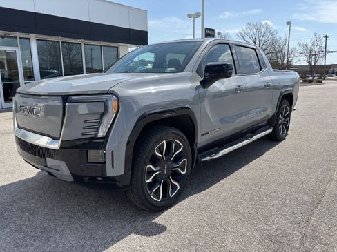Used 2024 GMC Sierra EV Denali image 3