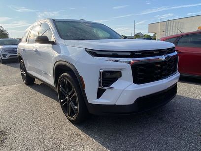 Used 2025 Chevrolet Traverse LT