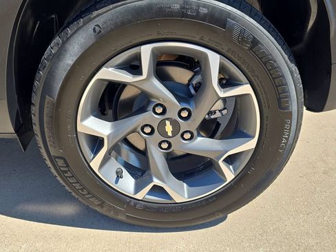 Used 2024 Chevrolet Trax LT w/ Driver Confidence Package FWD image 32