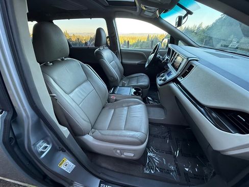 Used 2015 Toyota Sienna XLE Premium image 10