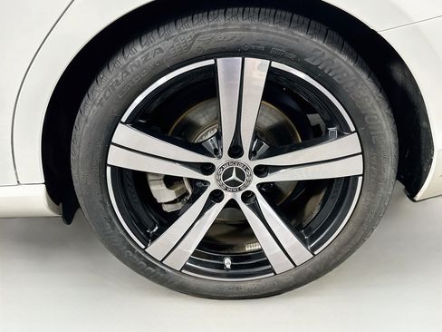Used 2025 Mercedes-Benz C 300 4MATIC Sedan image 11