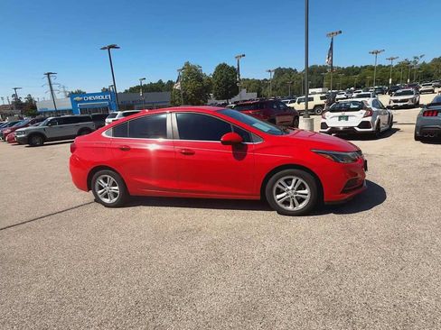 Used 2017 Chevrolet Cruze LT w/ Convenience Package FWD image 9