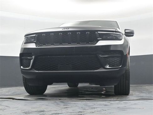 New 2025 Jeep Grand Cherokee Altitude image 46