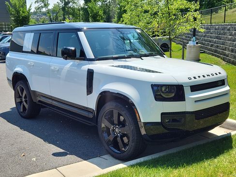 New 2025 Land Rover Defender 130 V8 image 10