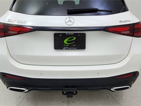 Used 2024 Mercedes-Benz GLC 300 4MATIC w/ AMG Line image 11