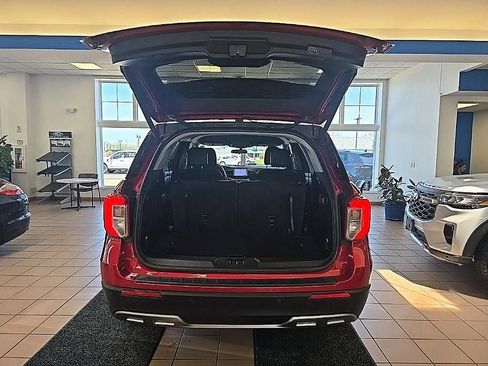 Used 2023 Ford Explorer XLT w/ Equipment Group 202A AWD/4WD image 28