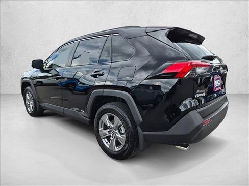 Used 2025 Toyota RAV4 XLE AWD/4WD image 8