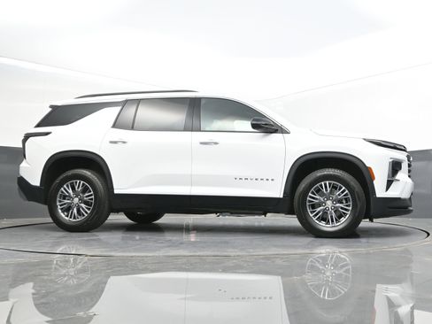 Used 2026 Chevrolet Traverse LT w/ Driver Confidence Package FWD image 39