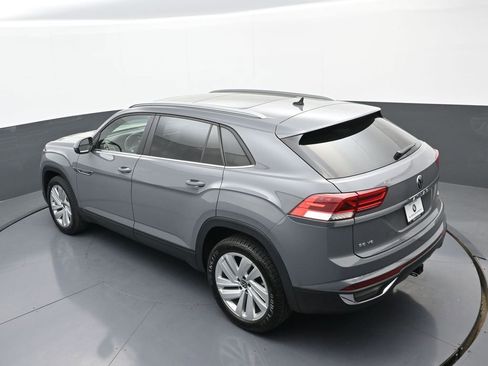 Used 2021 Volkswagen Atlas Cross Sport SE image 32