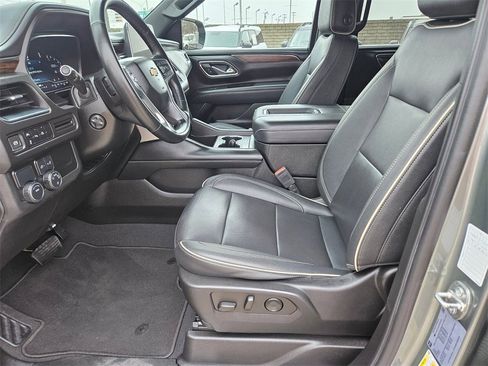 Used 2023 Chevrolet Suburban Premier image 11