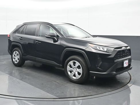 Used 2019 Toyota RAV4 LE image 9