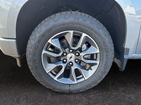 Used 2023 Chevrolet Silverado 1500 RST AWD/4WD image 15