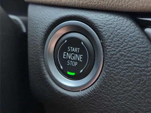 Used 2025 Cadillac XT4 Premium Luxury FWD image 27