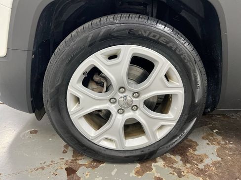 Used 2018 Jeep Renegade Limited w/ Advanced Technology Group FWD image 26