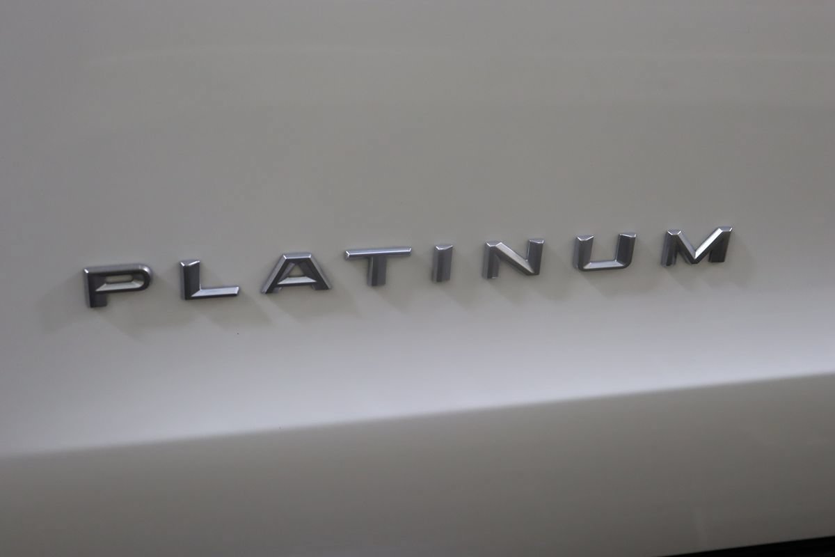 Used 2025 Ford Expedition Platinum w/ Driver's Package AWD/4WD image 16