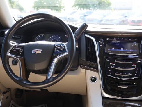Used 2020 Cadillac Escalade Luxury AWD/4WD image 25