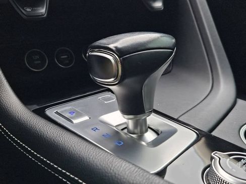 Used 2022 Genesis G70 2.0T RWD image 11