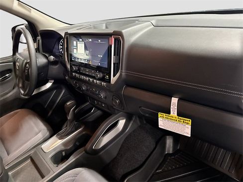 Used 2025 Nissan Frontier SV image 27