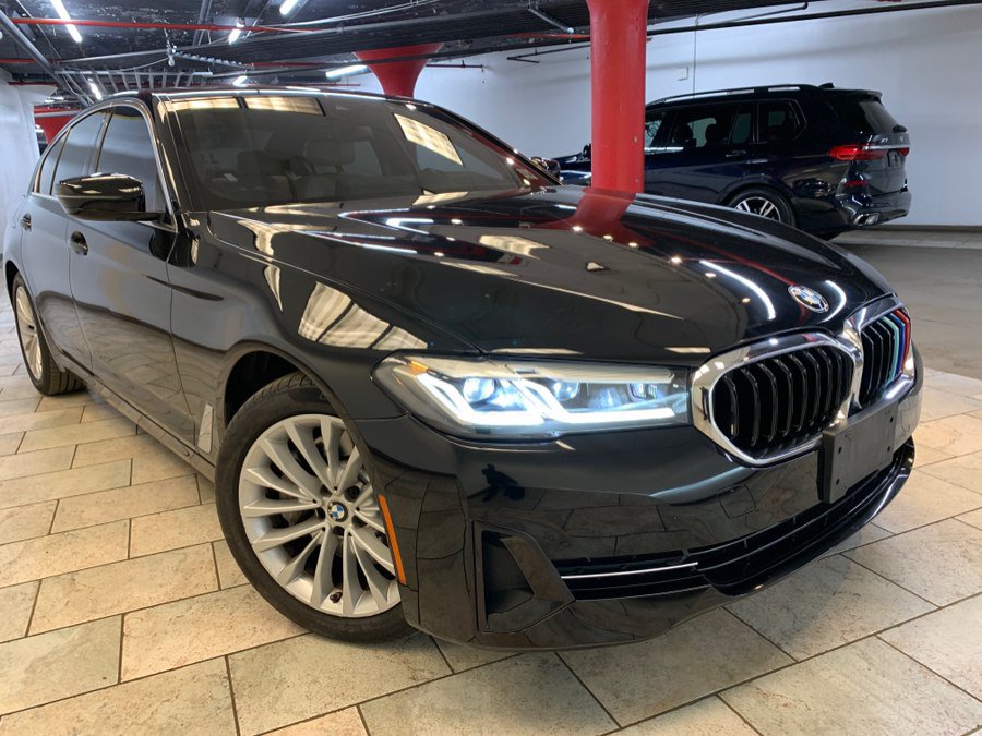 Used 2023 BMW 530i w/ Premium Package RWD image 2