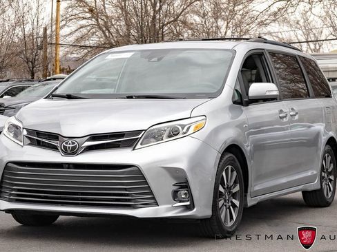 Used 2020 Toyota Sienna Limited image 16
