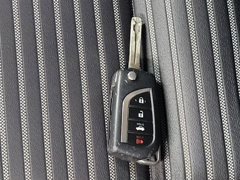 Used 2018 Toyota Camry SE FWD image 32