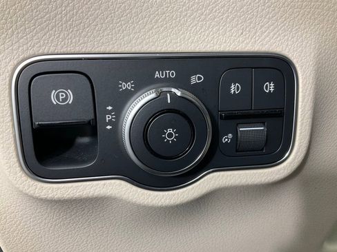 Used 2023 Mercedes-Benz GLB 250 4MATIC image 21