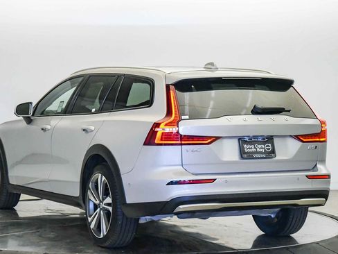 Certified 2025 Volvo V60 B5 Cross Country Plus AWD/4WD image 2