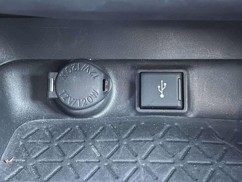 Used 2021 Toyota RAV4 XLE Premium image 20