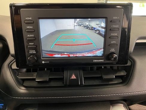 Used 2022 Toyota RAV4 XLE AWD/4WD image 28