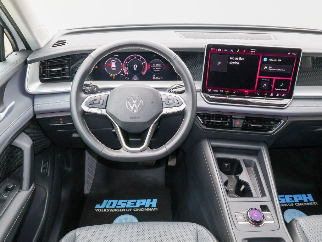 Used 2025 Volkswagen Tiguan SE AWD/4WD image 17