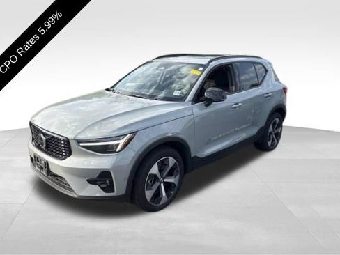 Used 2024 Volvo XC40 B5 Plus w/ Protection Package Premier AWD/4WD image 1